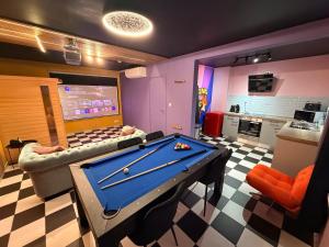 a living room with a pool table and a kitchen at Capsule illusion - Switch 2 - Mons Centre in Mons