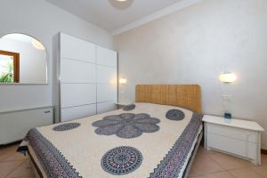 a small bedroom with a bed and a mirror at Villa Bella by Garda FeWo in Manerba del Garda +33 photos