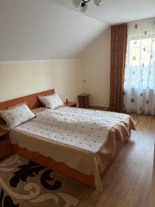 a bedroom with a large bed in a room at la Sat in Marga