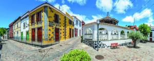 a group of buildings on a city street at Casa del Drago in Vega de San Mateo
