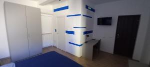 a room with a wall with blue arrows on it at Il Palazzetto in Velletri +5 photos