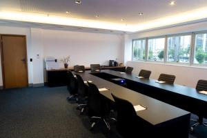 a conference room with tables and chairs and windows at Ribalta Hotel Barra da Tijuca by Atlantica in Rio de Janeiro
