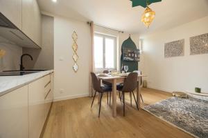 a kitchen and dining room with a table and chairs at 304 Chanzy - T1 Spacieux - Gare & Centre - Wifi in Le Mans