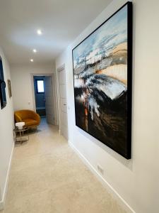 a living room with a large painting on the wall at Prestige villa Estrella in Fayence