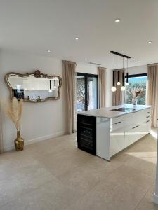 a kitchen with a counter and a mirror on the wall at Prestige villa Estrella in Fayence