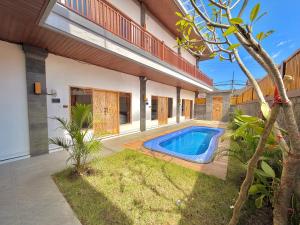 a swimming pool in the backyard of a house at Tanhana Seminyak in Kerobokan