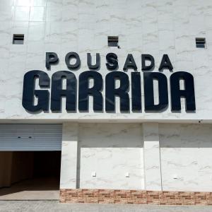 a sign on the side of a building at Pousada Garrida in Itarema
