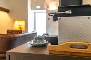 a machine sitting on top of a table at Boutique Hotel Casa da Brêa Viana do Castelo in Viana do Castelo