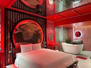 a red bedroom with a bed and a bath tub at Nhật Tân Hotel Vĩnh Ngọc II- Đông Anh in Dong Anh