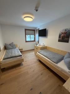 a room with two beds and a television in it at Das Fränkische Reichenbach in Reichenbach +16 photos