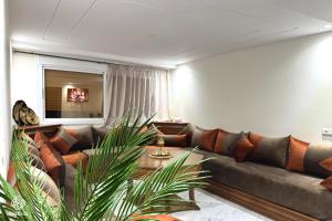 a living room with a couch and a table at Perlivia in Chefchaouen
