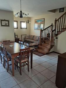 a living room with a table and a couch at Casa Maria in Valmareno