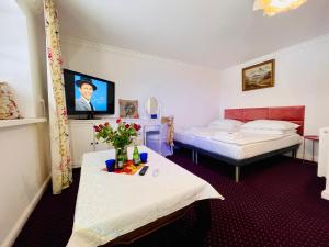 a hotel room with two beds and a tv at K&B Residence in Jarosław