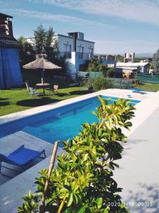 a swimming pool with a view of a house at paraíso lomas in San Antonio de Arredondo