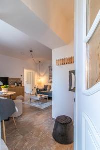 a living room with a couch and a table at Innenhof-Quartier in Meerane