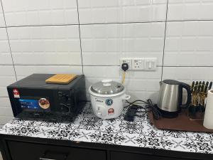 a kitchen counter with a toaster and a blender on it at SaiMurni Homestay in Jerantut