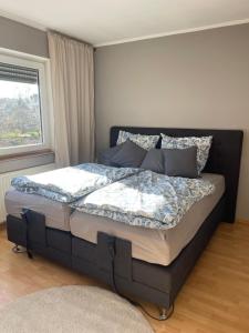 a large bed in a bedroom with a window at Gemütliches Appartement Köln in Cologne