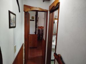 a hallway leading into a room with a door at miradas serranas 2 in Villa Giardino