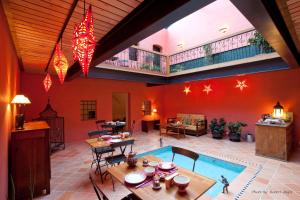 a living room with a pool in the middle of it at Le Jardin de Kabir in Martigny-Ville