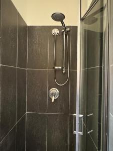 a shower with a shower head in a bathroom at NEpicentro2 in Nepi