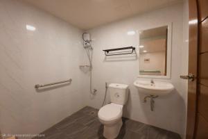 a bathroom with a toilet and a sink at Green Meadows Hotel & Restaurant in San Nicolas +36 photos