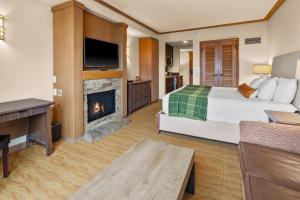 a hotel room with a bed and a fireplace at 3033 Suncadia Riverfront Studio Lodge Pool Access in Cle Elum