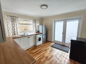a kitchen with a washer and dryer in a house at Fintry Inn in Fintry +8 photos