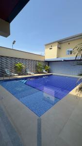 a swimming pool with chairs next to a building at Casa Hotel Estelar in Villavieja