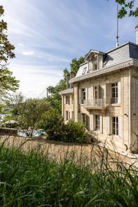 an old stone building with a balcony on top of it at chalet baron in Lormont