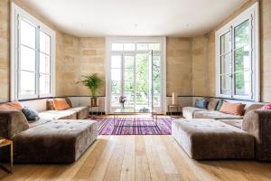 a living room with two couches and a rug at chalet baron in Lormont