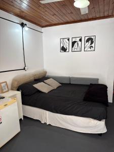 a bedroom with a large bed in a room at Monoambiente B en Corrientes Capital in Corrientes