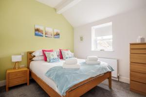 a bedroom with a bed and a window at Charlotte Cottage - Minutes from Poole Park, with Feature Log Burner in Poole