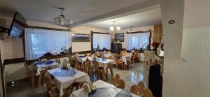 a restaurant with tables and chairs in a room at Willa na Bartkowym Wierchu in Gliczarów Górny