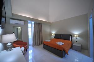 a hotel room with a bed and a chair at Gatto Bianco House in Bari