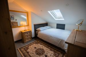 a bedroom with a bed and a dresser and a mirror at Cozy 2 Bed Flat in Town Centre in Royal Tunbridge Wells +3 photos
