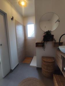 a bathroom with a sink and a mirror at O'me Wally in Galargues