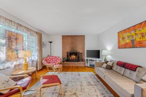 a living room with a couch and a fireplace at Castle View - Wifi, Pet Friendly, Screen Porch, Game Room, Grill, Family Friendly, Kid Friendly, Fireplace in Berkeley Springs