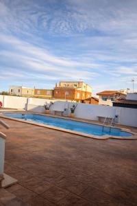 a swimming pool on the roof of a building at Apartamento Turístico Les Dunes in Els Muntells