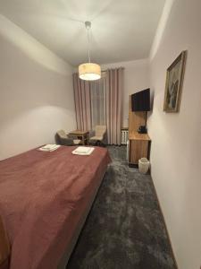 a bedroom with a large bed in a room at Pokoje Gościnne U Niny - Szklarska Poręba in Szklarska Poręba
