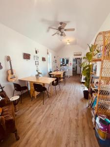 a living room with a table and a ceiling fan at Santa Cruz Hostel in Santa Cruz