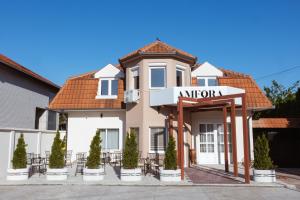 a house with a sign that reads michigan at Amfora Novi Sad in Pasuljište