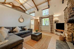 a living room with a couch and a tv at 2 Bed in Kelly oc-k29333 in Kelly