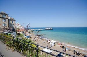 a view of a beach with people and the ocean at 2 Bed in Cromer oc-t29986 in Cromer