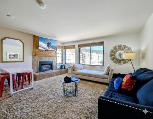 a living room with a couch and a table at Edgewater 1436 by SummitCove Lodging in Colorado in Keystone