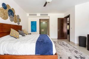 a bedroom with a large bed in a room at MAREAZUL Beachfront Apartment 2BR Private Pool Casa Áncora in Playa del Carmen