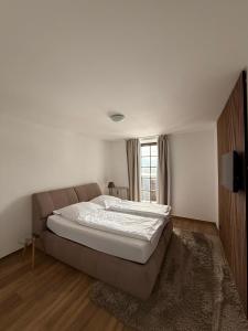 a bedroom with a bed and a window at Ferienwohnungen am Luitpold in Berchtesgaden +25 photos