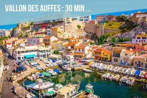 a view of a marina with boats in the water at Appartement Marseille au cœur du panier in Marseille