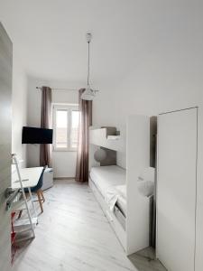 a bedroom with a bed and a desk and a mirror at B&B da Matteo in Telese