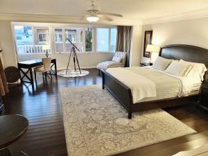 a bedroom with a bed and a living room at LB Peninsula Steps to Beach close to in Long Beach