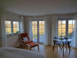 a bedroom with a bed and a table and chairs at Ferienwohnung Weitblick Wiese in Neusitz